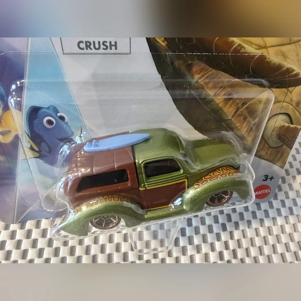 Hot Wheels Character Cars Crush Pixar Disney 100 Finding Nemo NWT Turtle Car